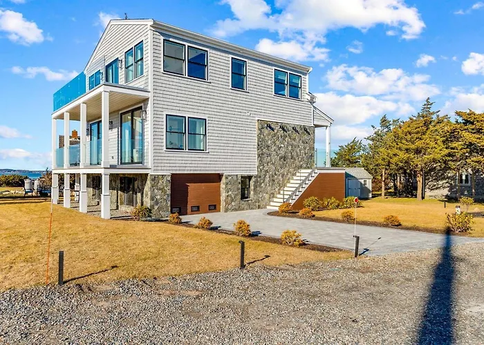Peaceful Oceanfront Villa In Bourne, Massachusetts